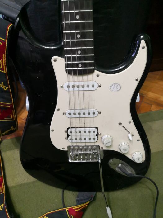Vând chitara electrica