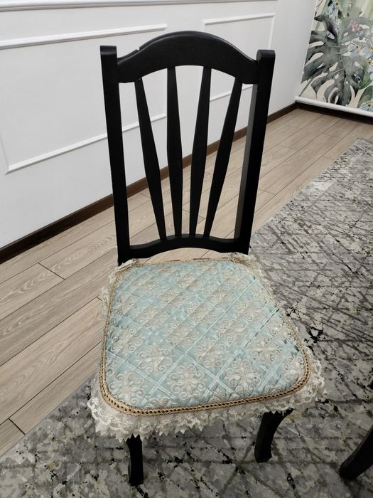 Стол со стульями