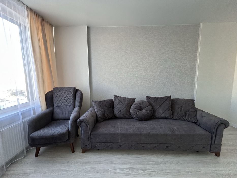 Диван с креслом