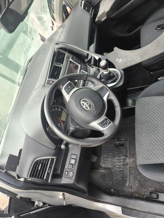 Тойота Корола Версо S 2012г.