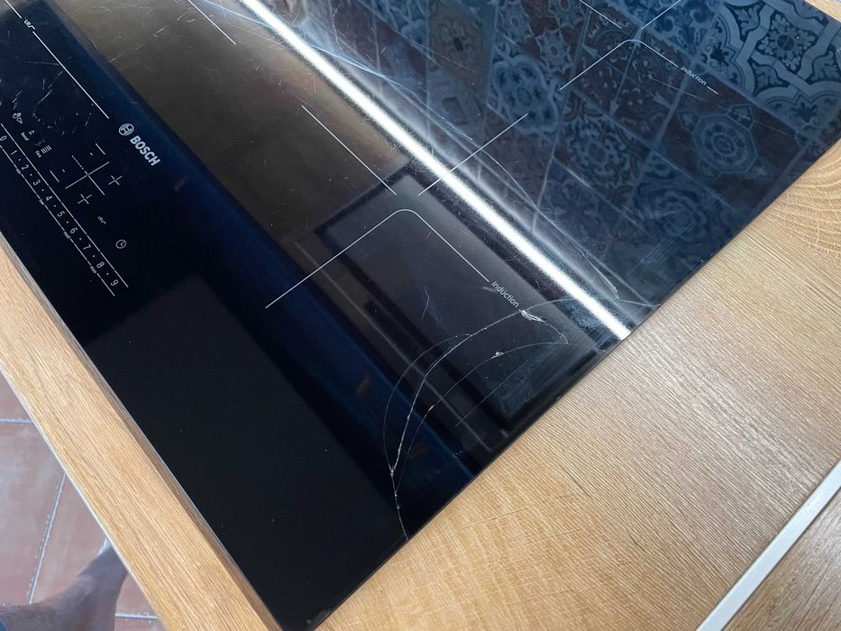 Керамичен плот за вграждане Bosch PXE611FC1E, счупено стъкло