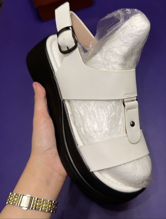 Женские босоножки