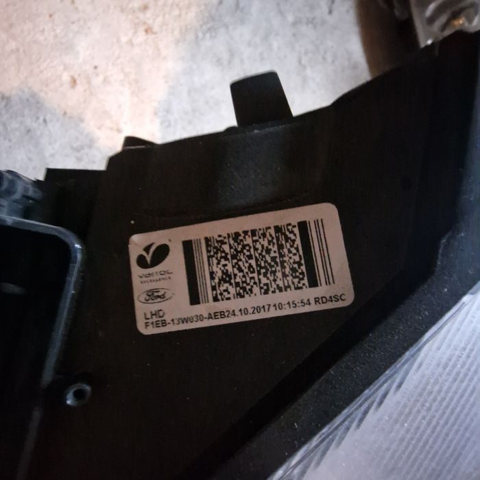 Ford Focus 2017 ляв и десен фар 14-18