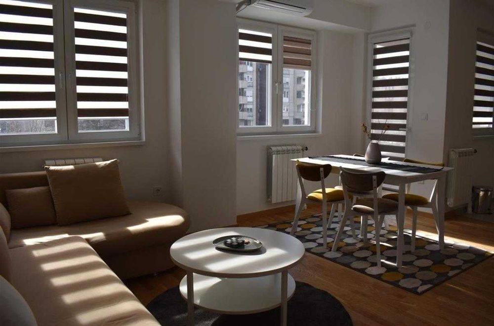 Двустаен имот в кв.Борово