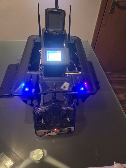 Лодка за захранка Carp Madness