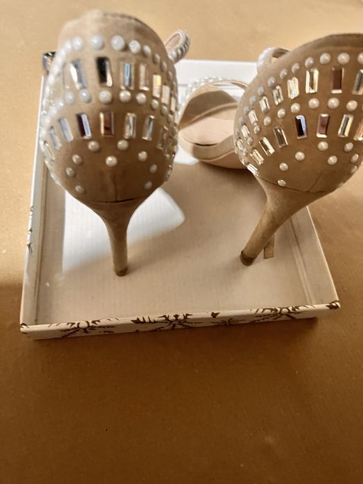 Sandale de ocazie cu pietricele culoare nude