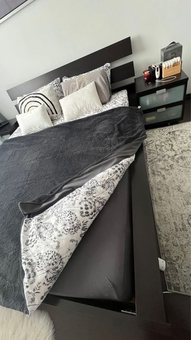 Pat, saltea si noptiere Ikea
