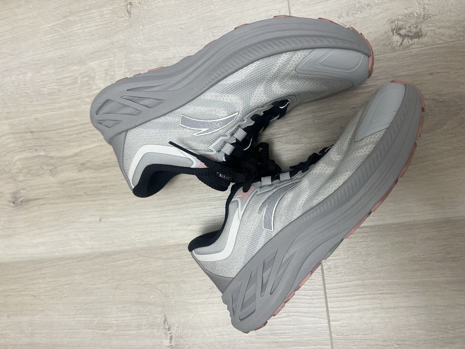 Anta кроссовки 34-35