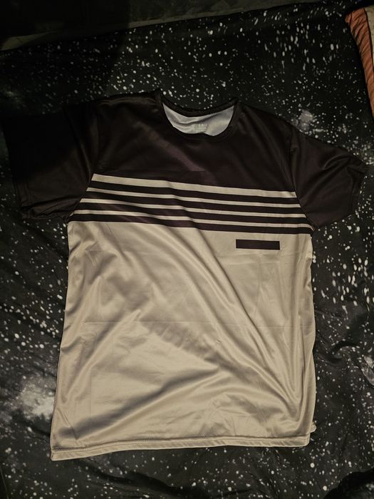 Продам новые футболки