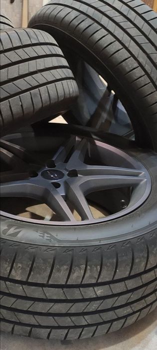 Продаются Диски с резиной 17"215/55 Bridgestone в отличном состоянии .