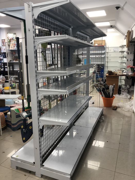 Метални стелажи бели