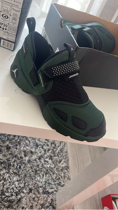 Adidasi Jordan model unicat