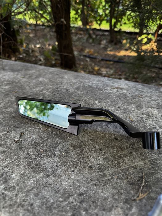 Продавам оригинални огледала за нейкед байк Rizoma Stealth