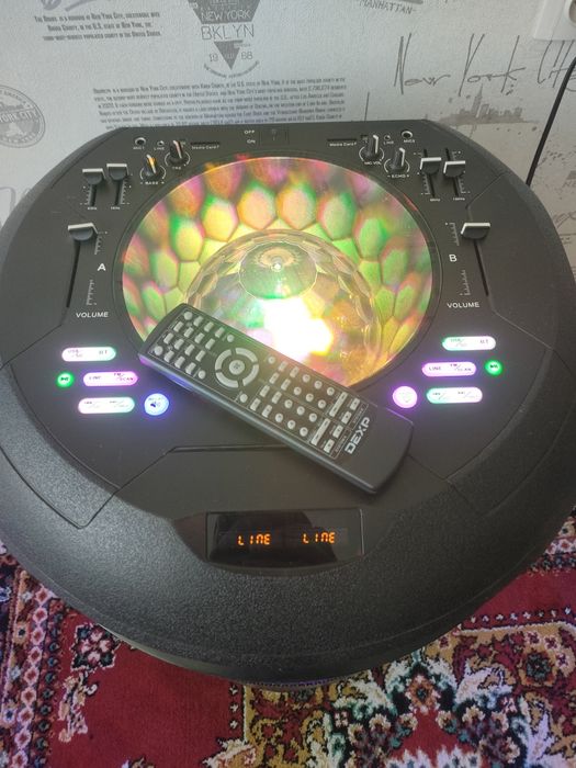 Продам музыкальный центр DEXP V880