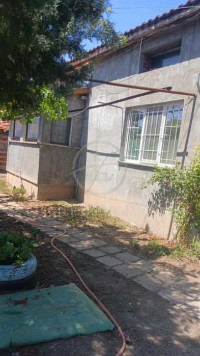 Реф. 3526 Къща с два декара двор с. Правище