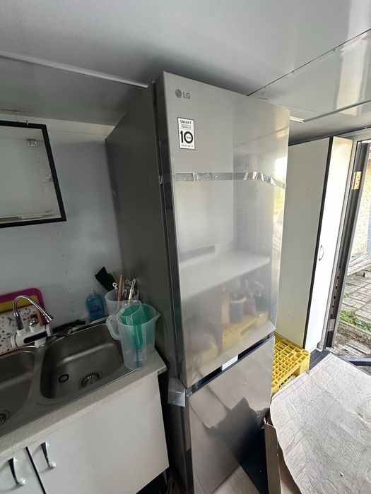 Продавам чисто нова търговска каравана