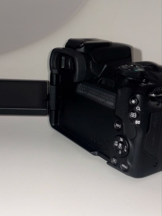 (SET) Cameră foto Canon R50 fotografi/vlogging/content + 2 obiective