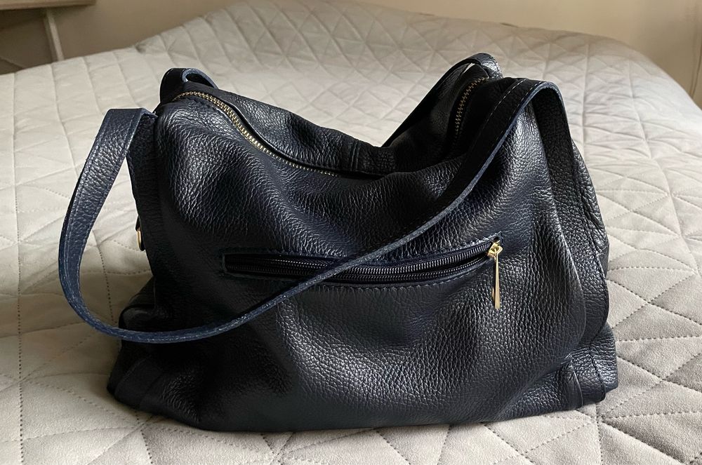 тъмносиня чанта естествена кожа