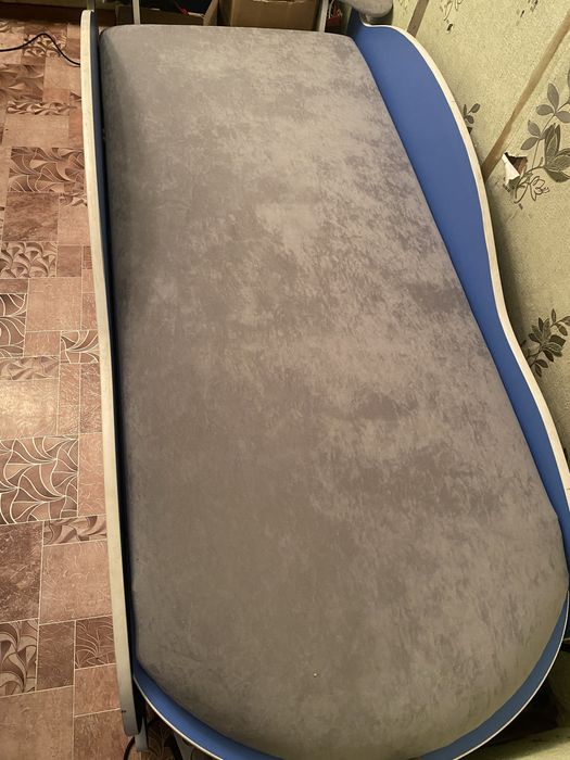 Продам новый детский кровать машинка