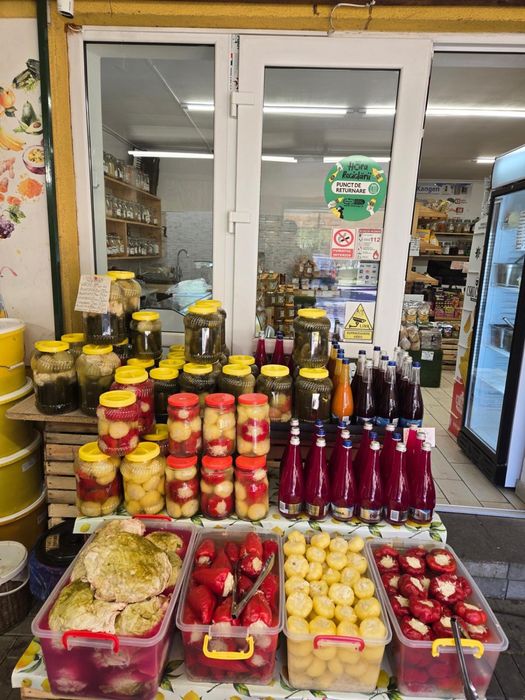 Afacere la cheie - APROZAR cu de toate, de la FRUCTE EXOTICE la MURATURI