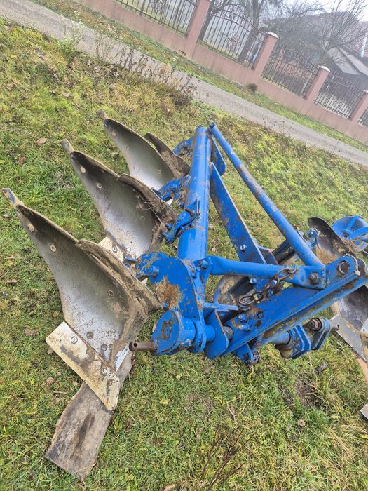 Vând plug pp4 mai multe detalii in privat