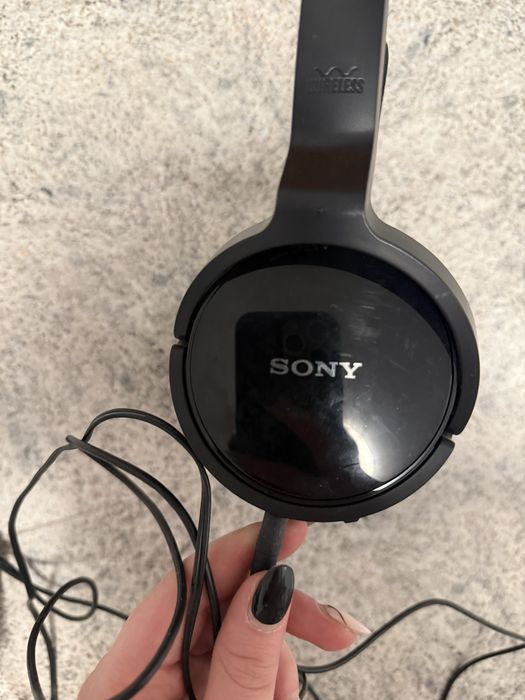 Sony кабелни слушалки