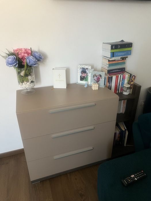 Mobila dormitor , pat, 2 noptiere si comoda