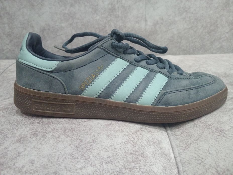 Кроссовки adidas spezial