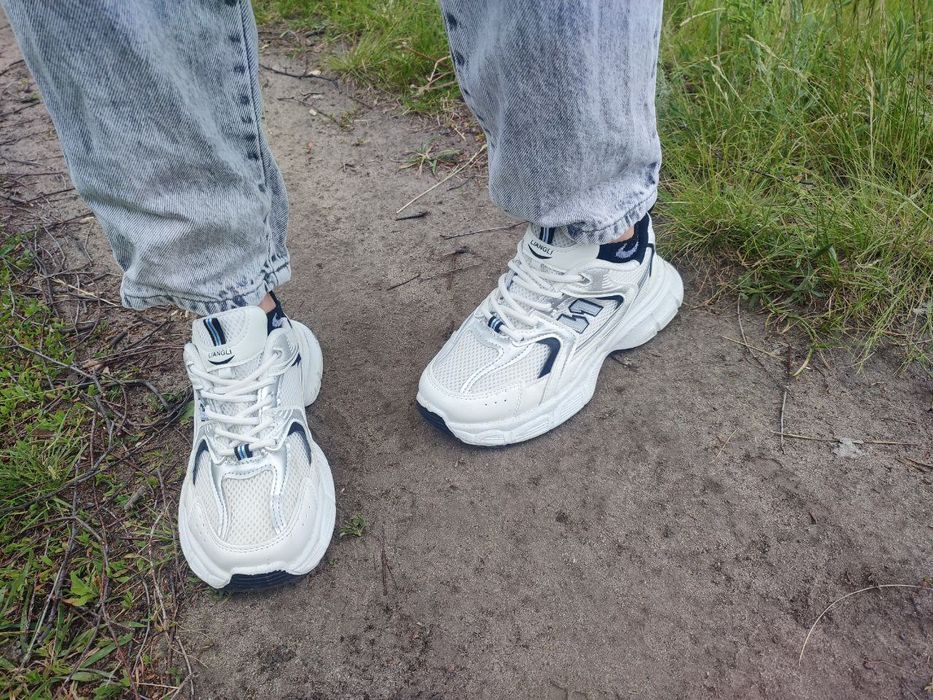 Продам срочно кроссовки