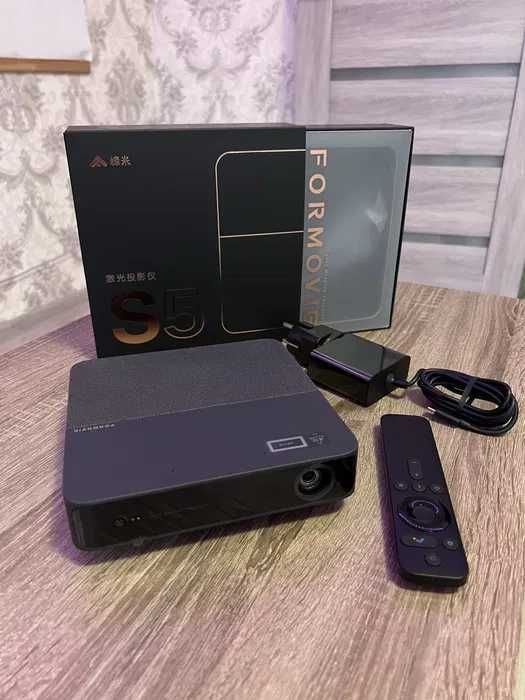 Проектор для дома и офиса  установка имеется + доставка бесплатна