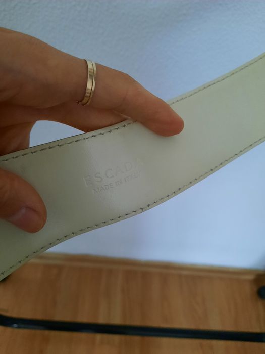 Curea din piele Escada