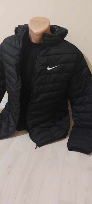 Ieftin!  Geaca băieți Nike.