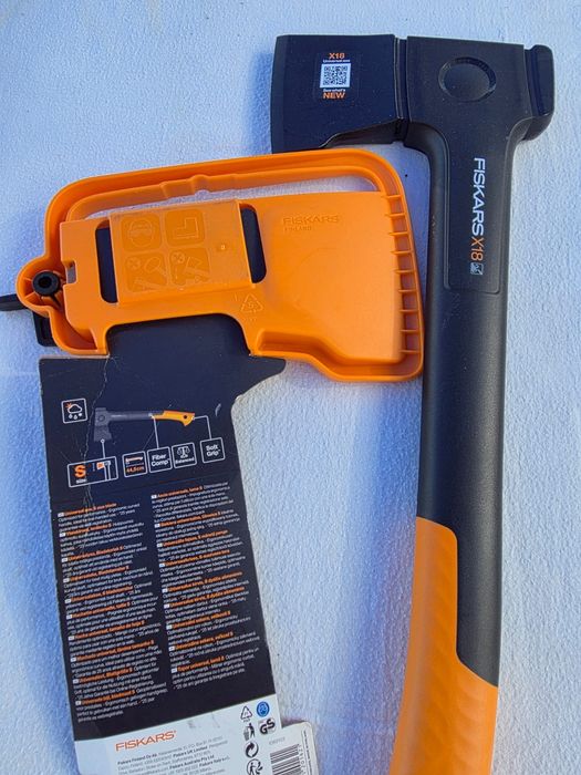 Toporas Fiskars X 18