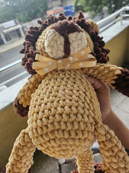 Ръчно плетено лъвче