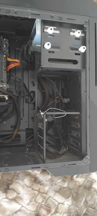 Vand pc in stare buna