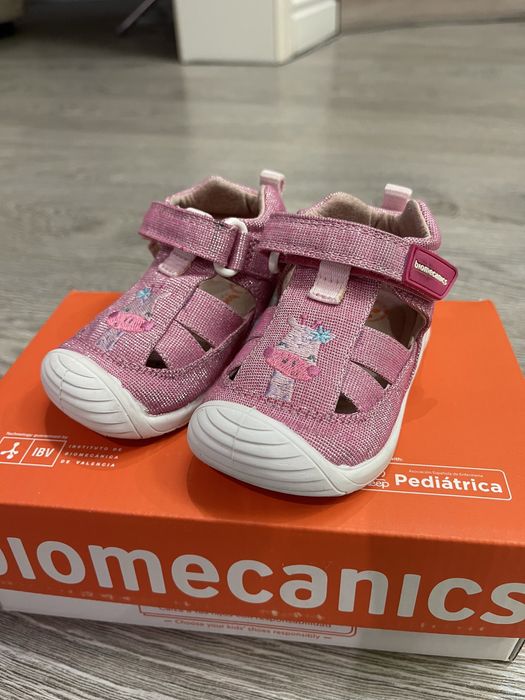 Продам сандалии Biomecanics 19 размер