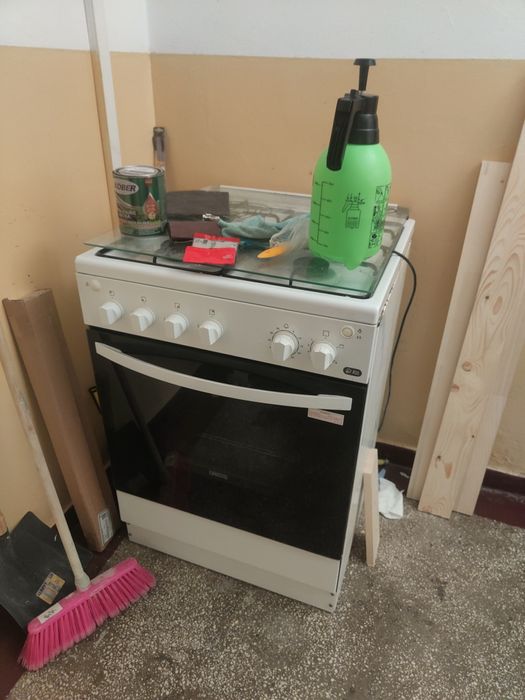 Aragaz  gaz metan , se poate adapta si pentru butelie