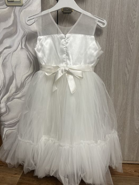 Платье деткое продам