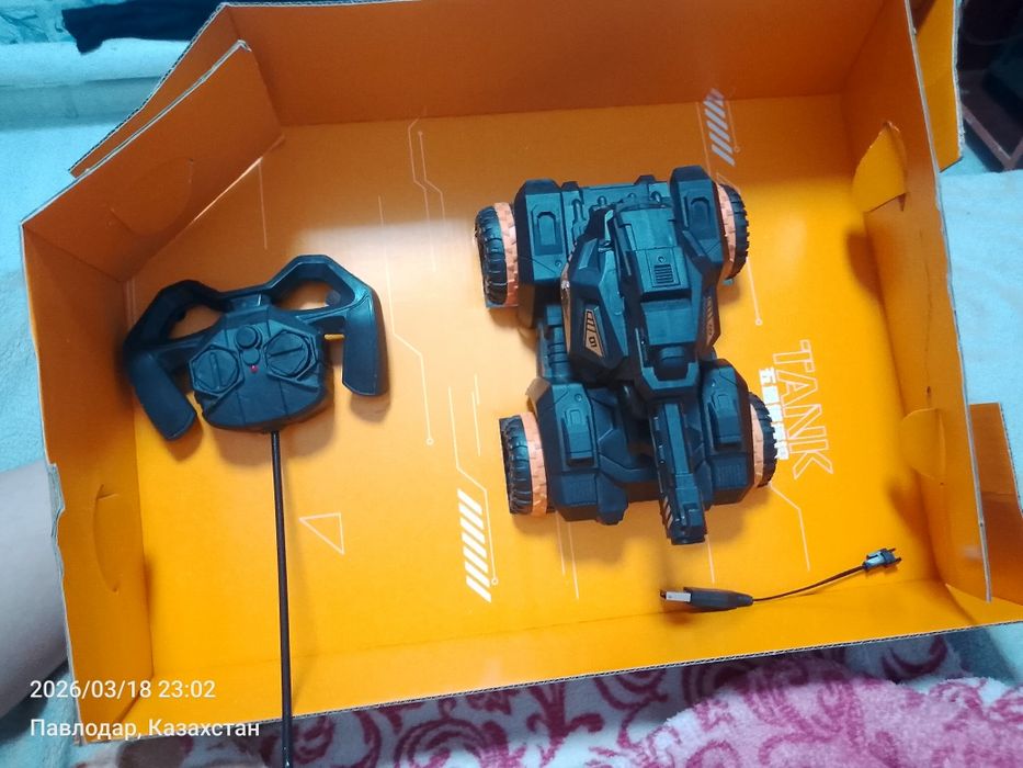 Продам машинку на радиоуправлении