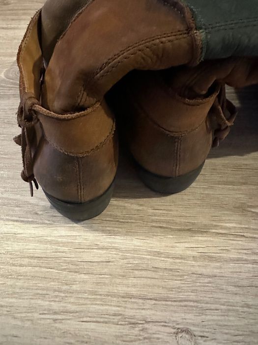 Бели оригинални кецове Converse  и Дамски ботуши естествено кожа