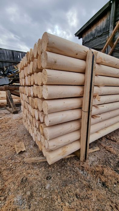 Tutori din lemn rotund ascutiti si tratati