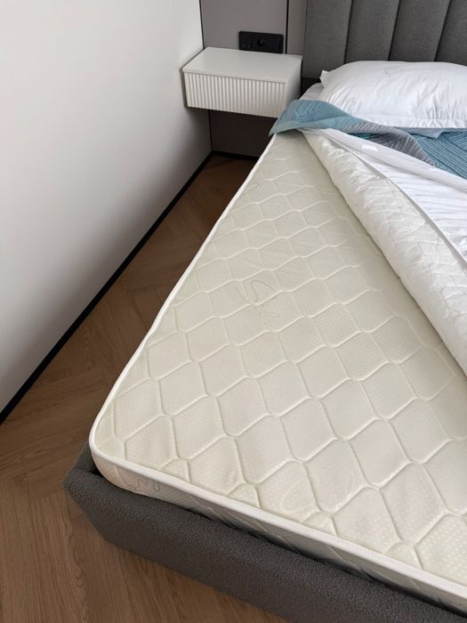 Срочно Матрас 180на200 2 штук