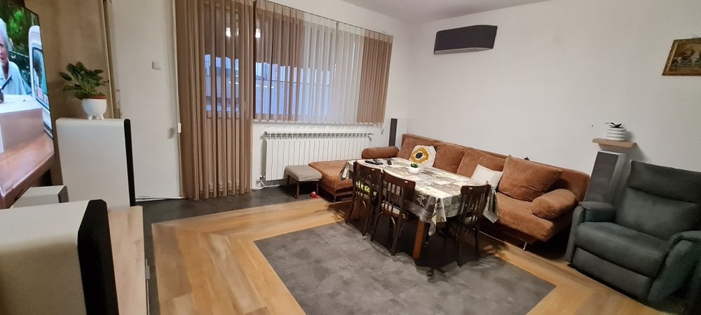 Продава се Тристаен апартамент в Луковит - 109 кв.м за 702 €/кв.м - Снимка #1