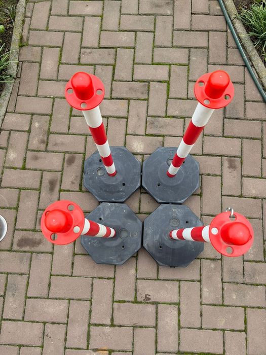 4 stâlpi semnalizare trafic cu lanț