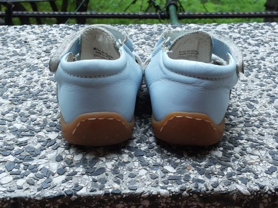 Сандалки, чехлички и пантофки за бебешки крачета