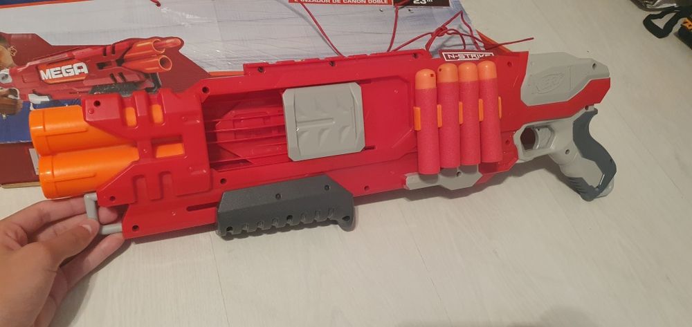 Vând pușcă NERF noua