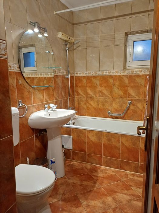 Apartament 3 camere decomandat | Bloc cărămidă 1990 | Zona Nicolae Iorga