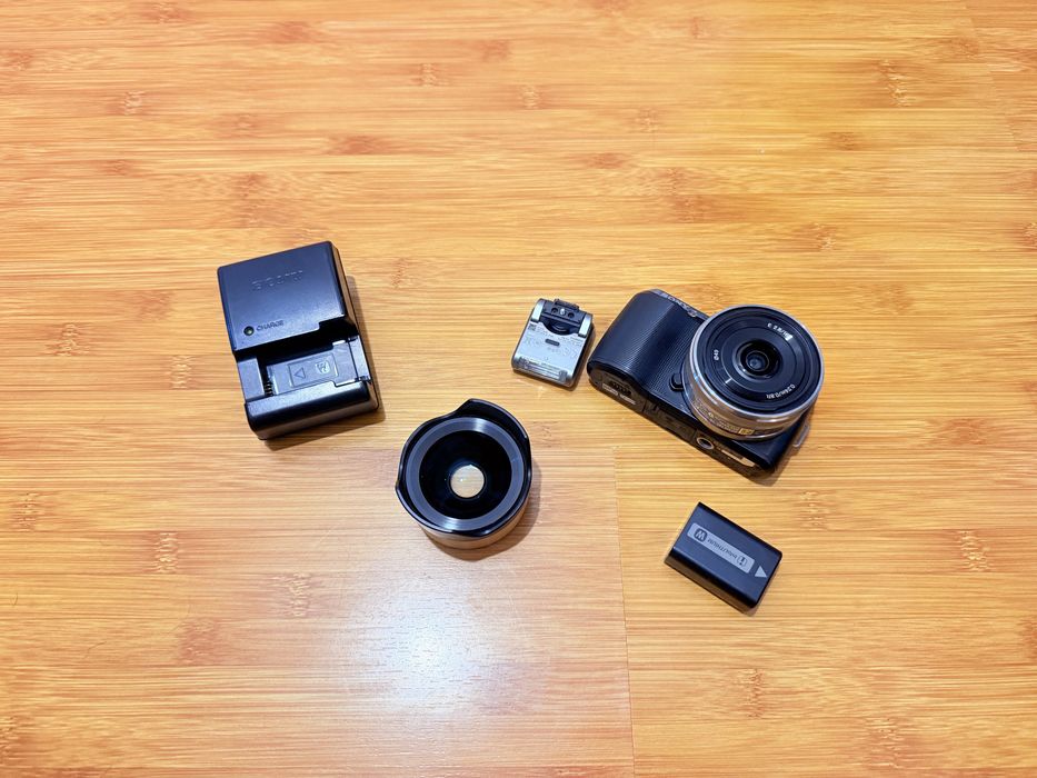 Aparat Foto Sony NEX-C3 , obiectiv Sony E 16mm F2.8 cu ultrawide converter 0.75x inclus (pancake)