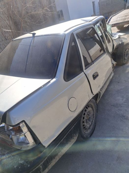 2008 йил нексия 1.5 донс срочна сотилади.