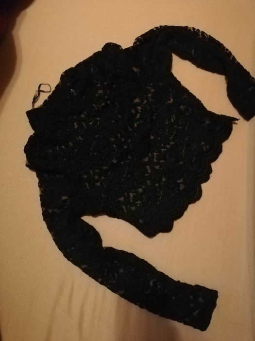 Дантелен топ размер S   черен h&m